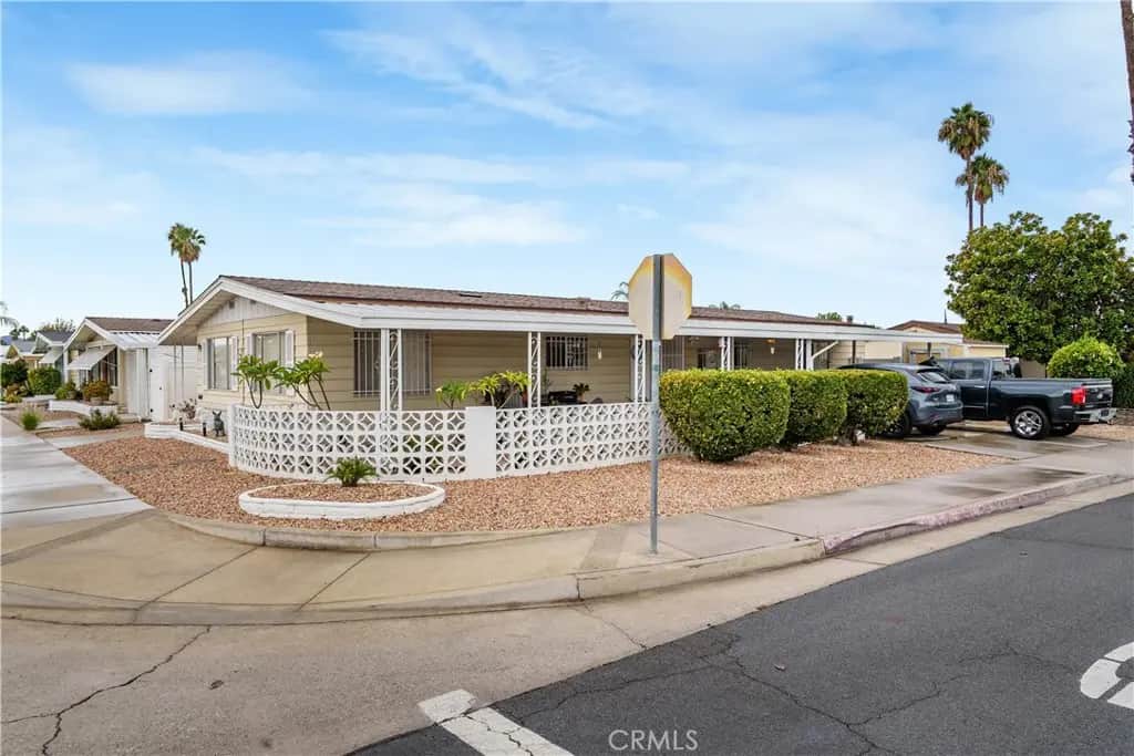 925 S Palm, Hemet, CA — listing photo 1