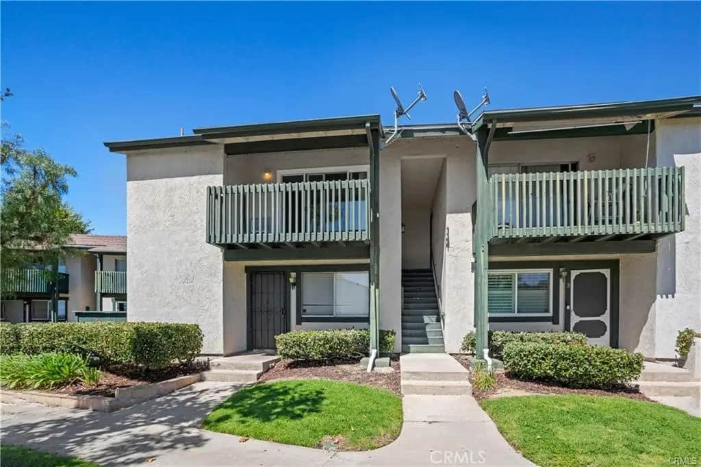 23232 Orange Avenue 2, Lake Forest, CA — listing photo 1