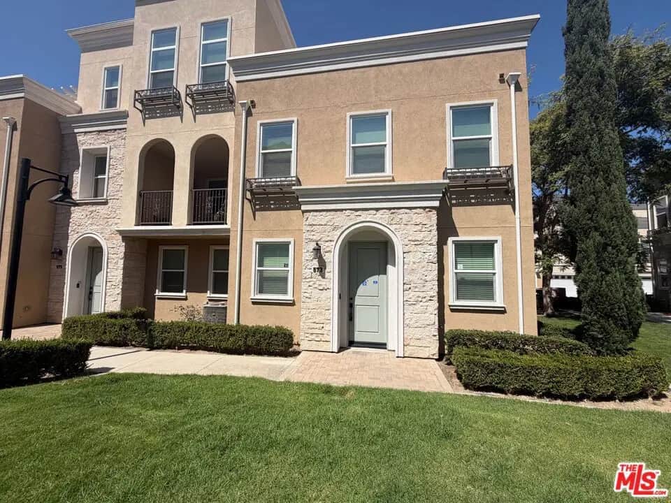 573 Winchester Drive, Oxnard, CA — listing photo 1