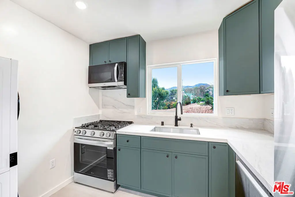 16185 W Sunset Blvd 10, Pacific Palisades, CA — listing photo 1