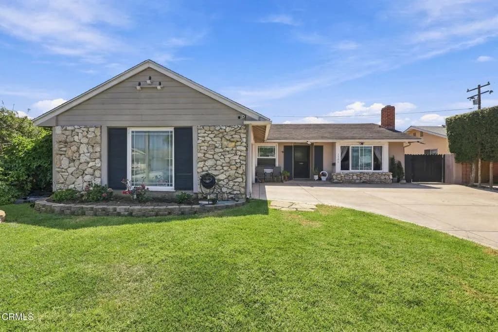 1300 Bluebell Street, Oxnard, CA — listing photo 1