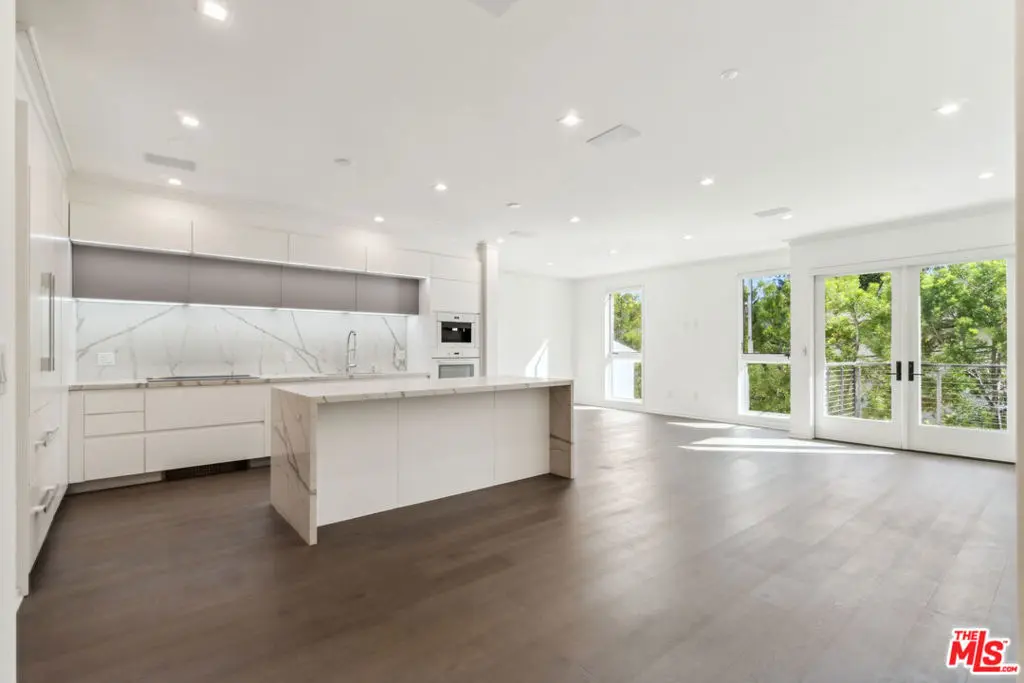 132 N Swall Drive 202, Los Angeles, CA — listing photo 1
