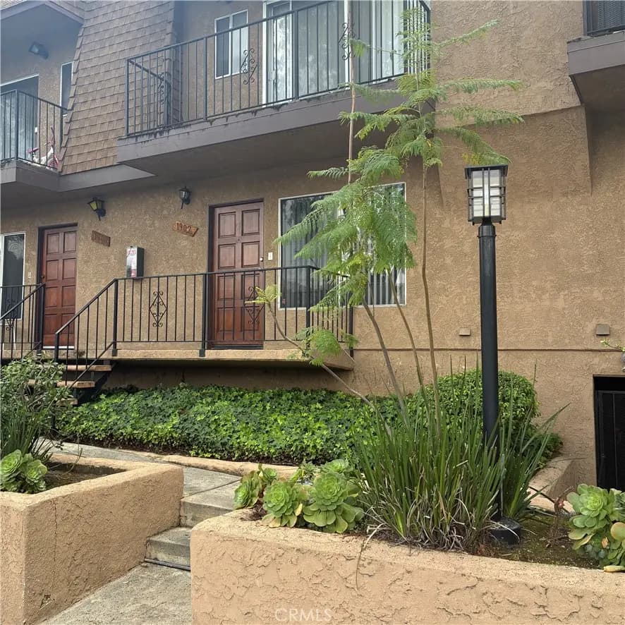 1902 W Victory, Burbank, CA — listing photo 1