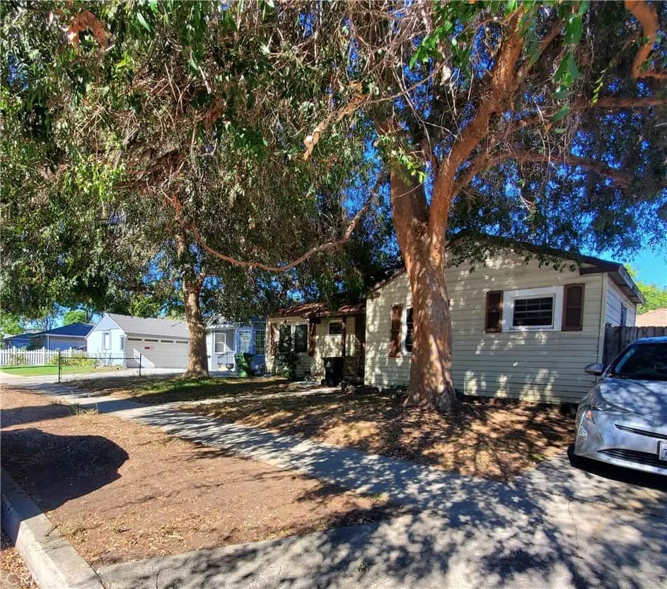6850 Hesperia, Reseda, CA — listing photo 1