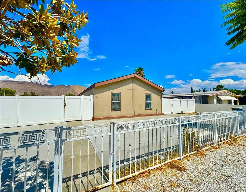 989 Bettina, San Jacinto, CA — listing photo 1