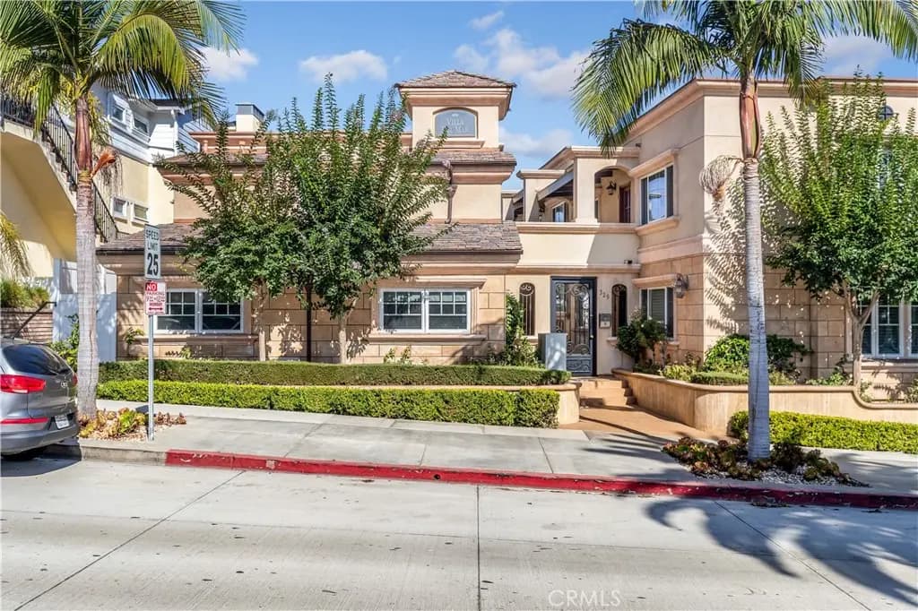 329 Marguerite Avenue 3, Corona Del Mar, CA — listing photo 1