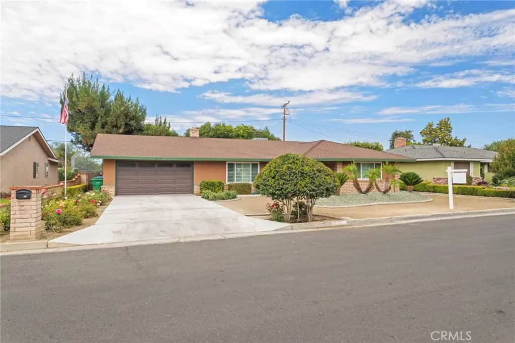 26433 Chestnut Drive, Hemet, CA — listing photo 1