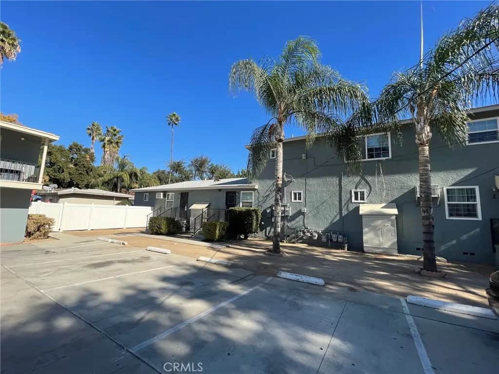 1901 Loma Vista Street 3, Riverside, CA — listing photo 1