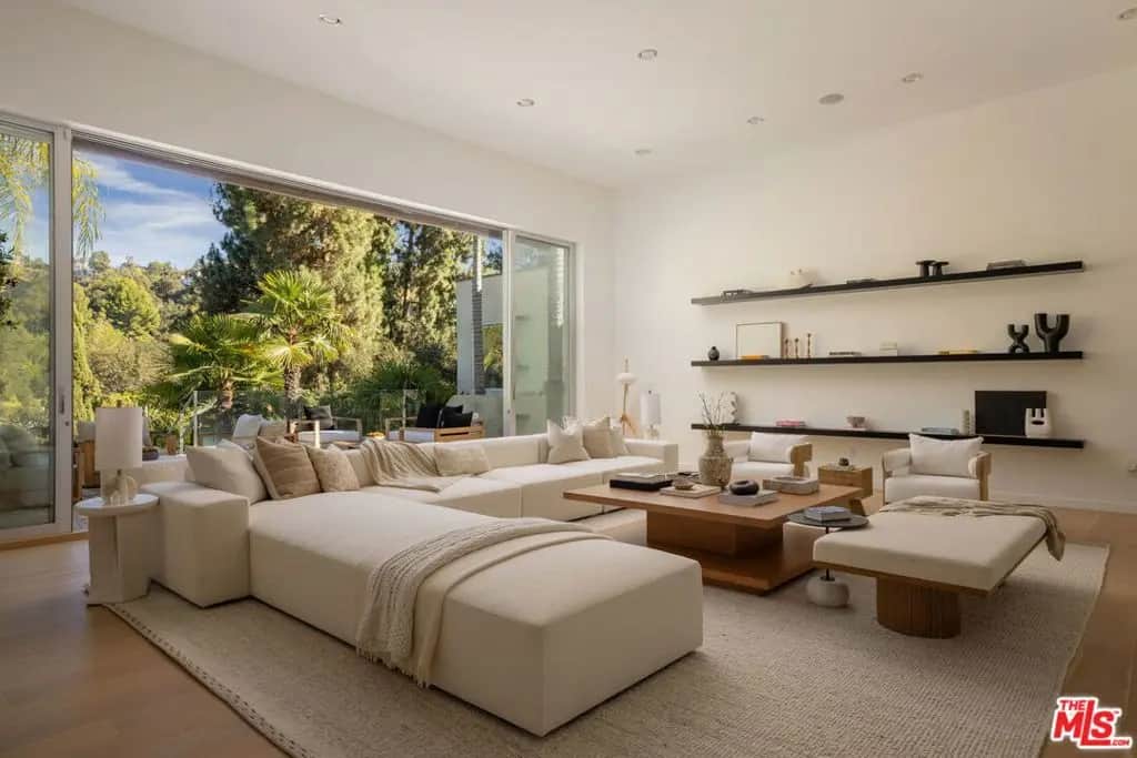 2731 Hutton Drive, Los Angeles, CA — listing photo 1