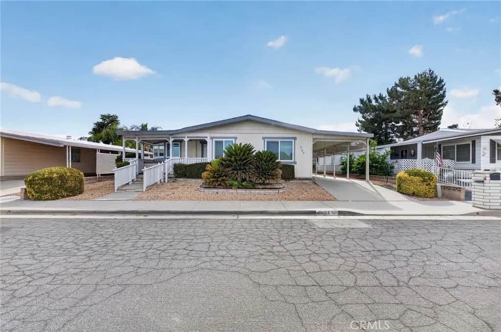 564 De Soto Drive, Hemet, CA — listing photo 1