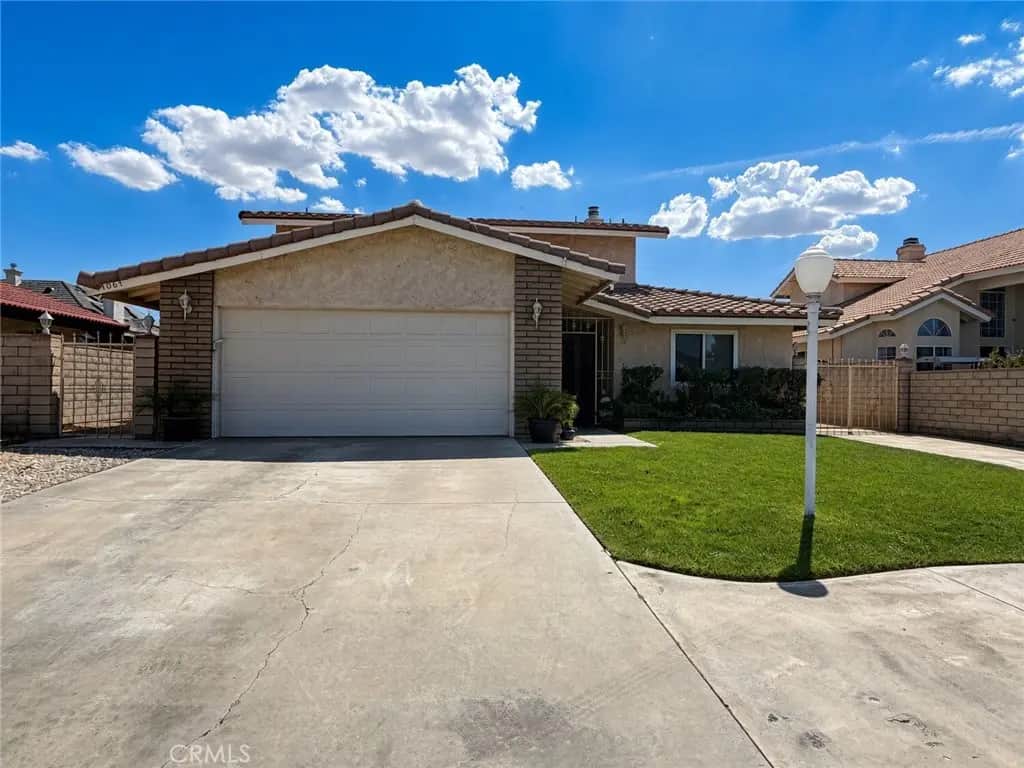 14064 Driftwood, Victorville, CA — listing photo 1
