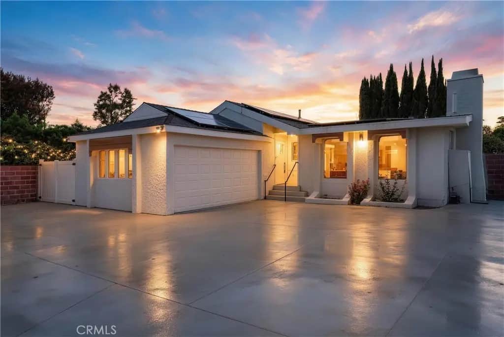 6246 Fallbrook, Los Angeles, CA — listing photo 1
