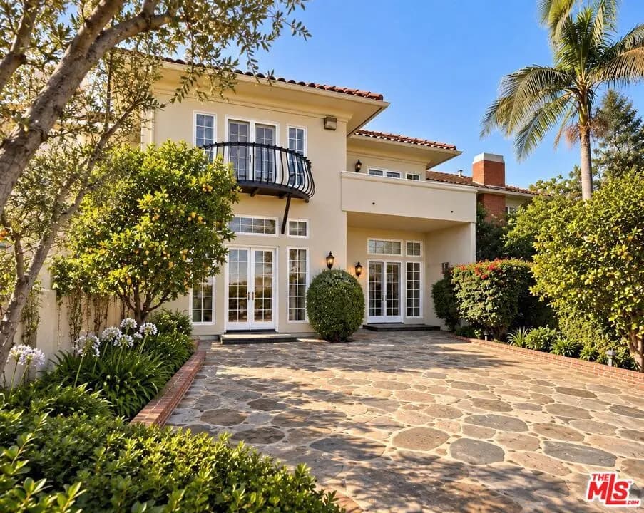 2282 Canyonback Road, Los Angeles, CA — listing photo 1