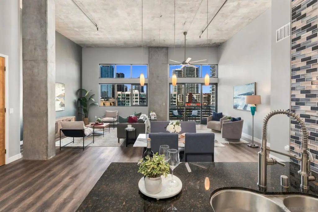 527 10Th 706, San Diego, CA — listing photo 1