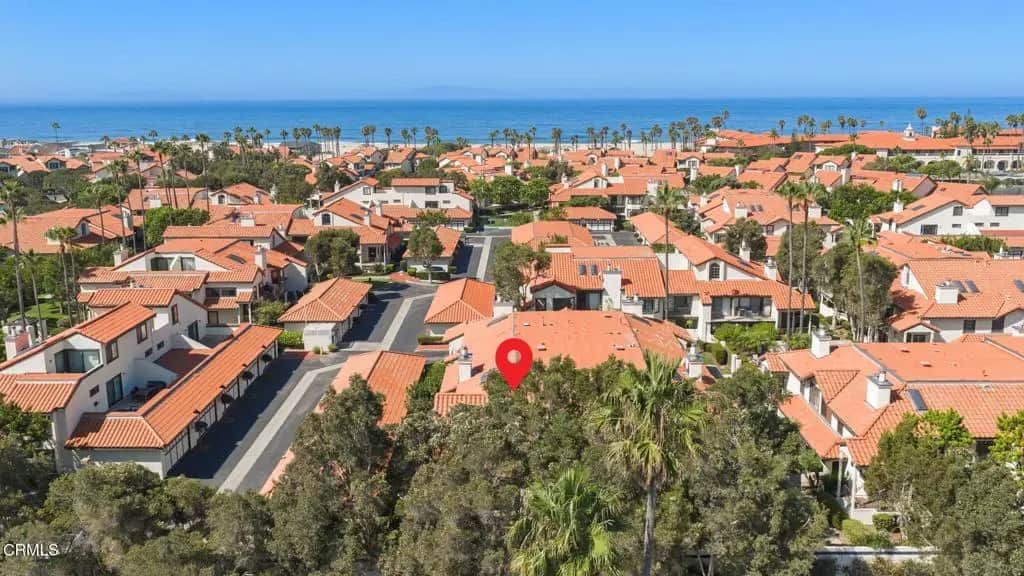 2274 Martinique Lane, Oxnard, CA — listing photo 1
