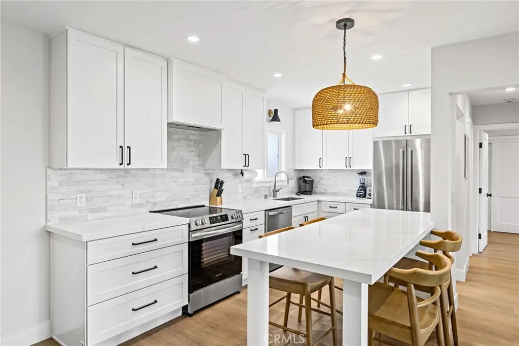 15 15th Street 19, Hermosa Beach, CA — listing photo 1