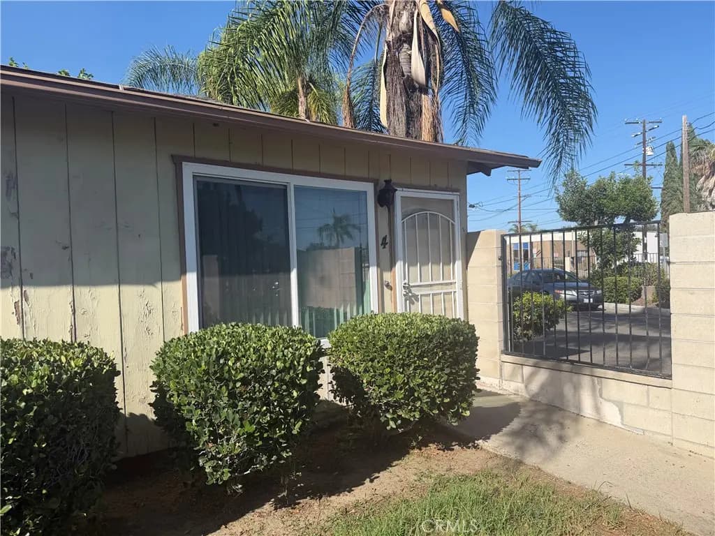 1602 N King A4, Santa Ana, CA — listing photo 1
