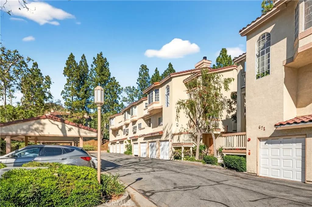 688 Indian Oak Lane 102, Oak Park, CA — listing photo 1