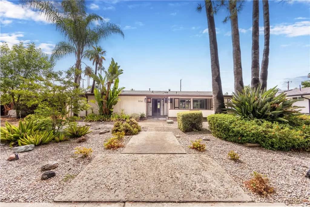 19760 Victory, Woodland Hills, CA — listing photo 1