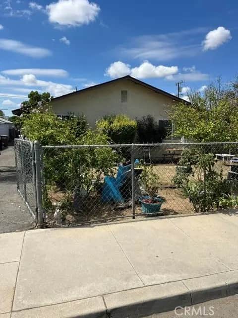 2819 Monterey, Bakersfield, CA — listing photo 1