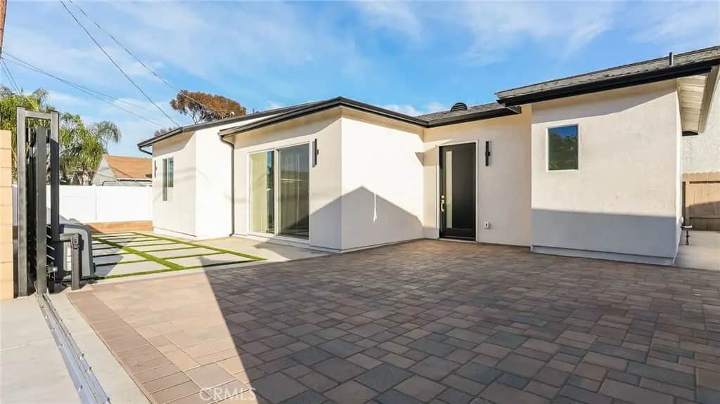 1822 Pomona, Costa Mesa, CA — listing photo 1