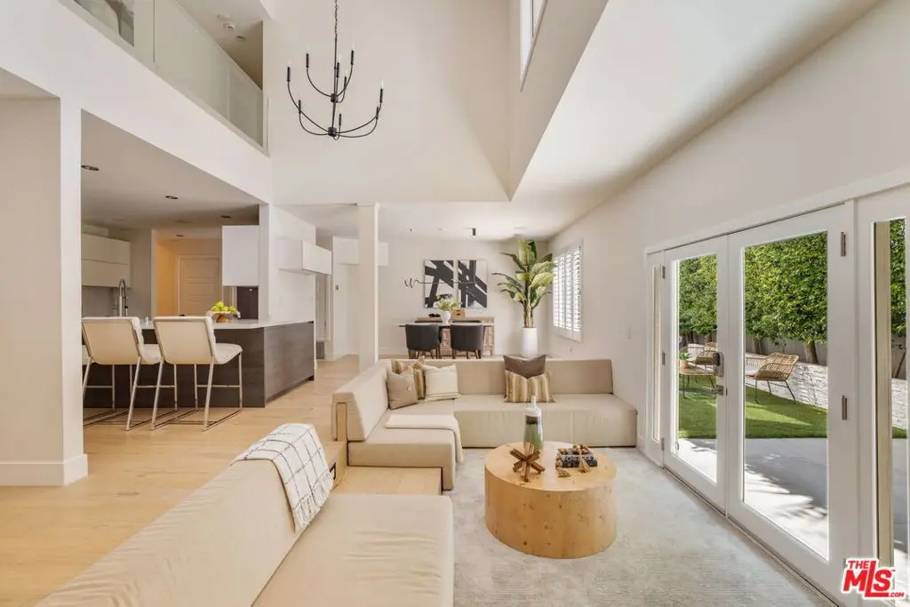 967 Hammond Street 5, West Hollywood, CA — listing photo 1
