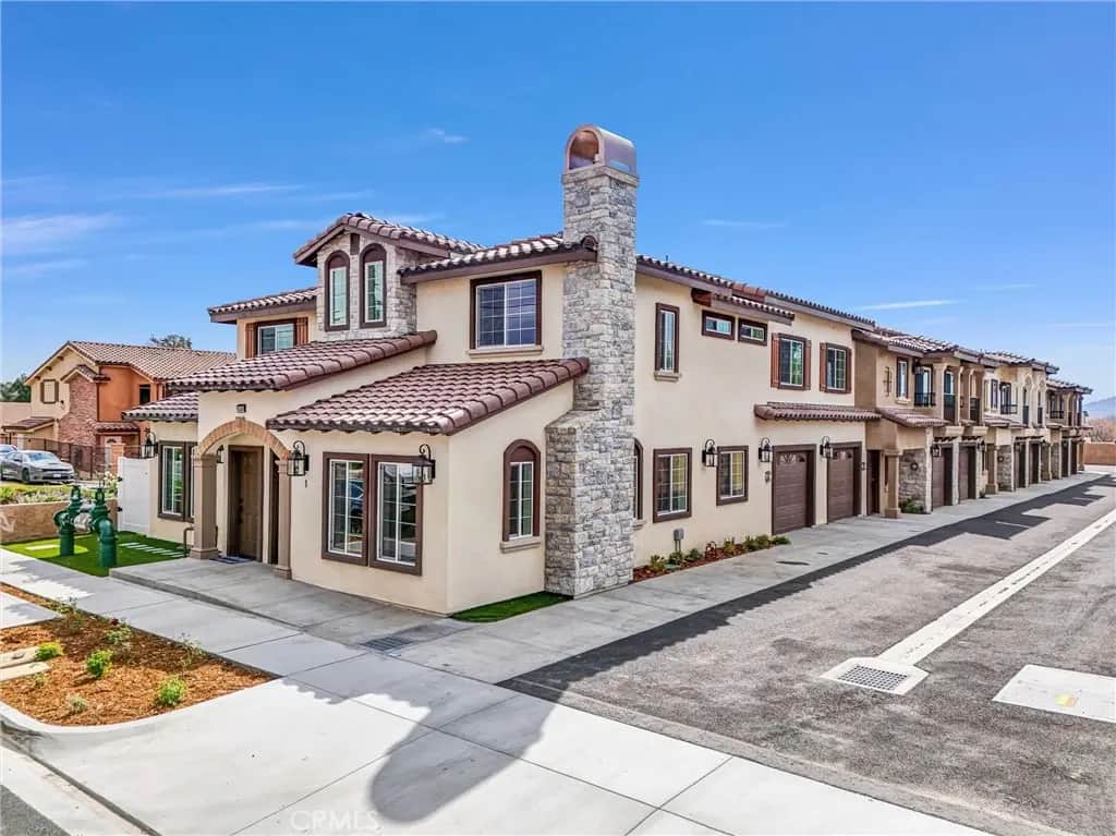 16385 Valencia Avenue 3, Fontana, CA — listing photo 1