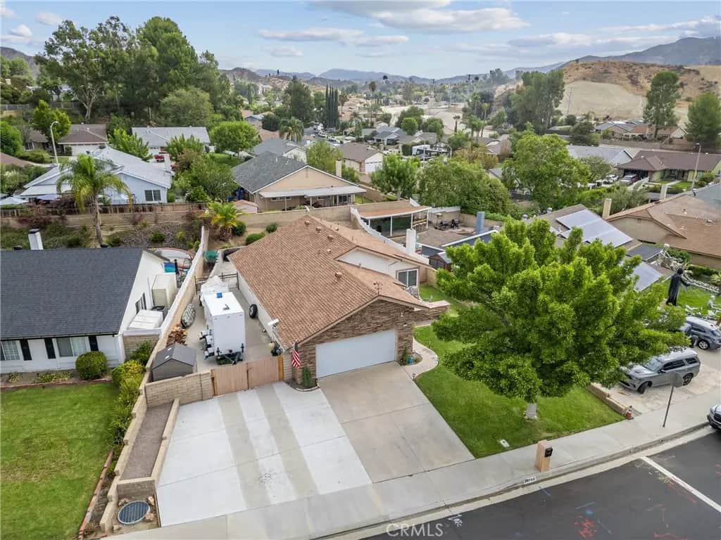 20755 Benz, Saugus, CA — listing photo 1