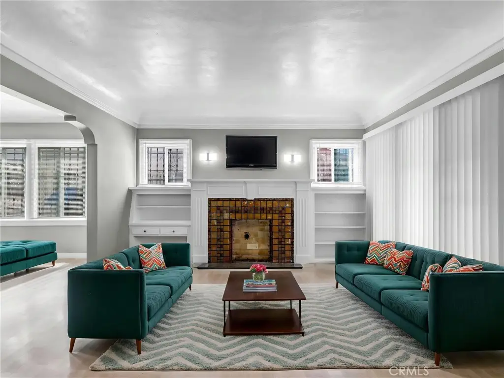 4616 6th Avenue, Los Angeles, CA — listing photo 1