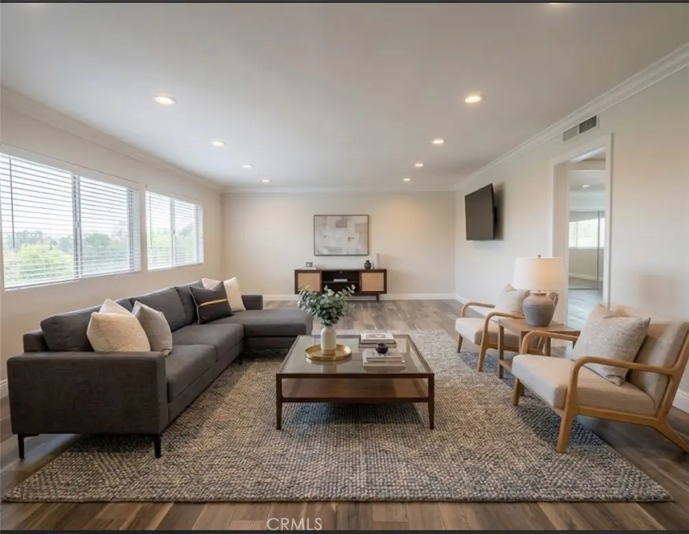 5354 Lindley 204, Encino, CA — listing photo 1