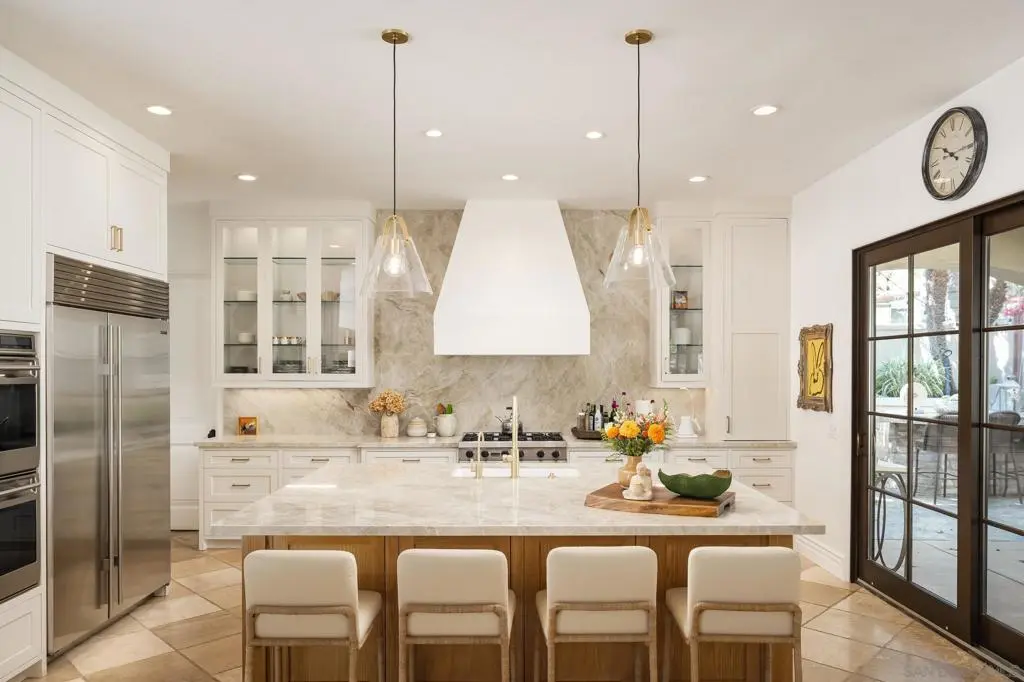 1040 Crest Dr, Encinitas, CA — listing photo 1