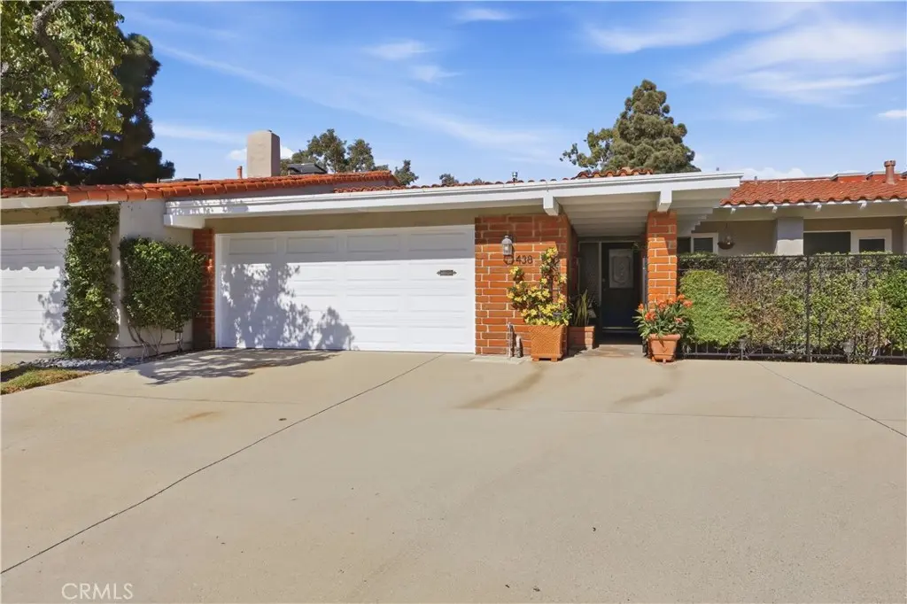438 Vista Parada, Newport Beach, CA — listing photo 1