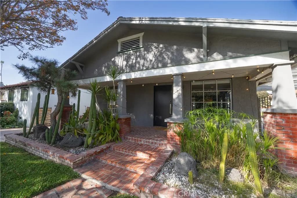 11049 Blix Street, Toluca Lake, CA — listing photo 1