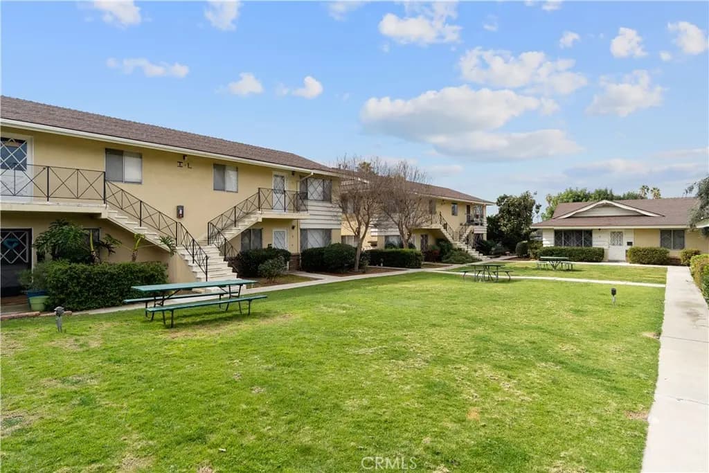534 Roosevelt Road N, Redlands, CA — listing photo 1