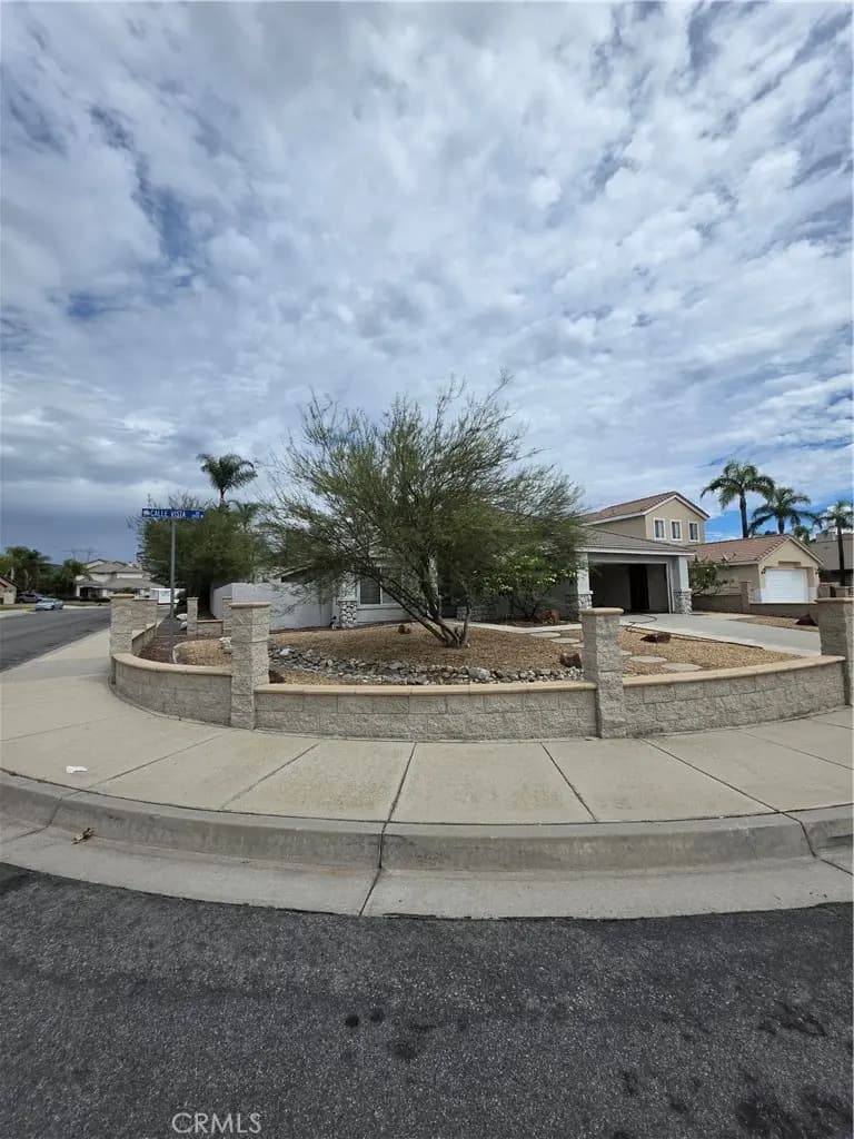 2874 W Calle Vista, Rialto, CA — listing photo 1