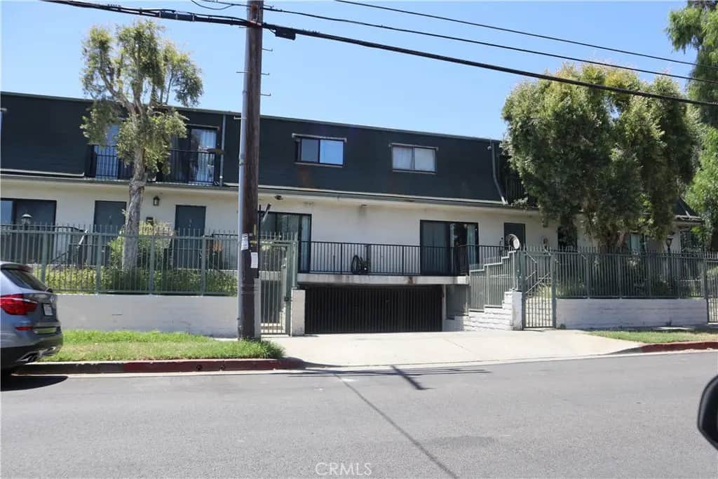 9047 Langdon 4, Los Angeles, CA — listing photo 1
