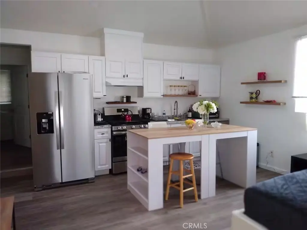 5041 Alhama, Woodland Hills, CA — listing photo 1