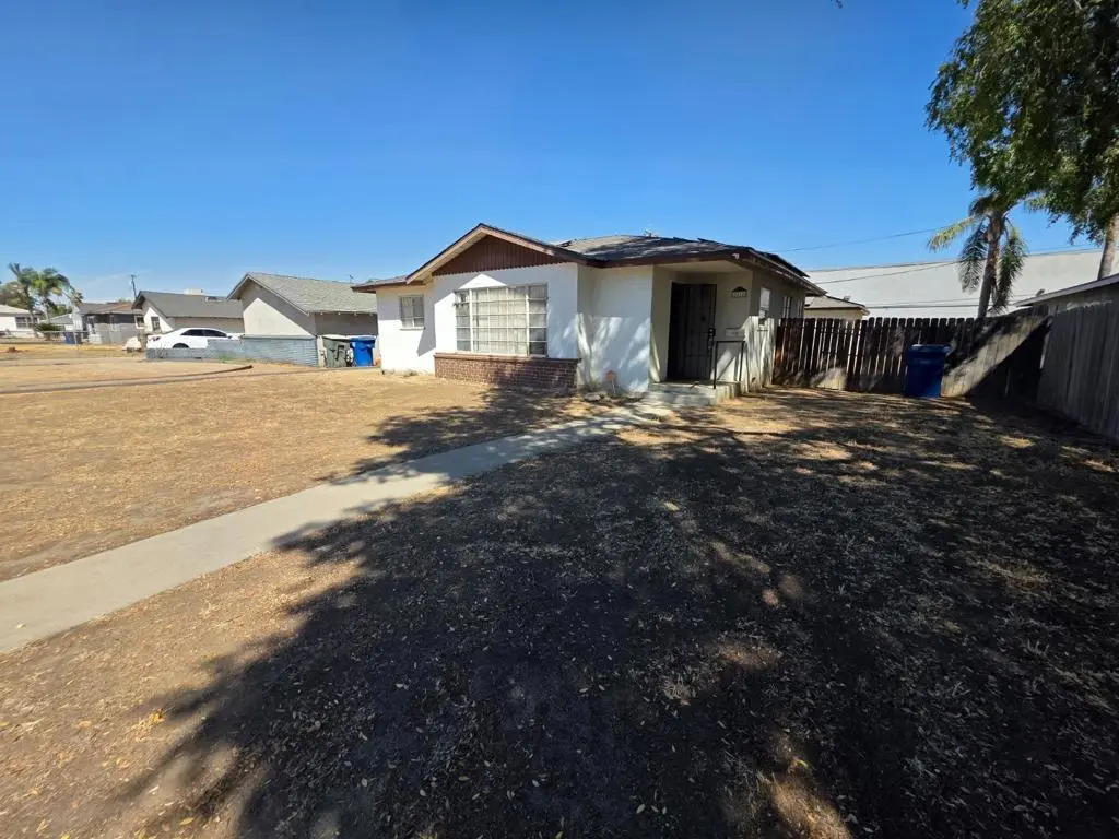 1412 Saxon Way, Bakersfield, CA — listing photo 1