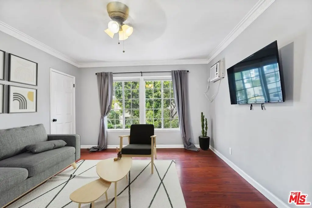 6226 1/2 De Longpre Avenue, Los Angeles, CA — listing photo 1