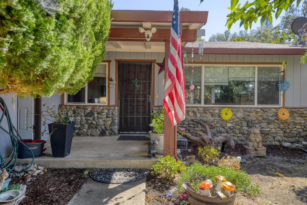 6633 Victoria Street, Lucerne, CA — listing photo 1