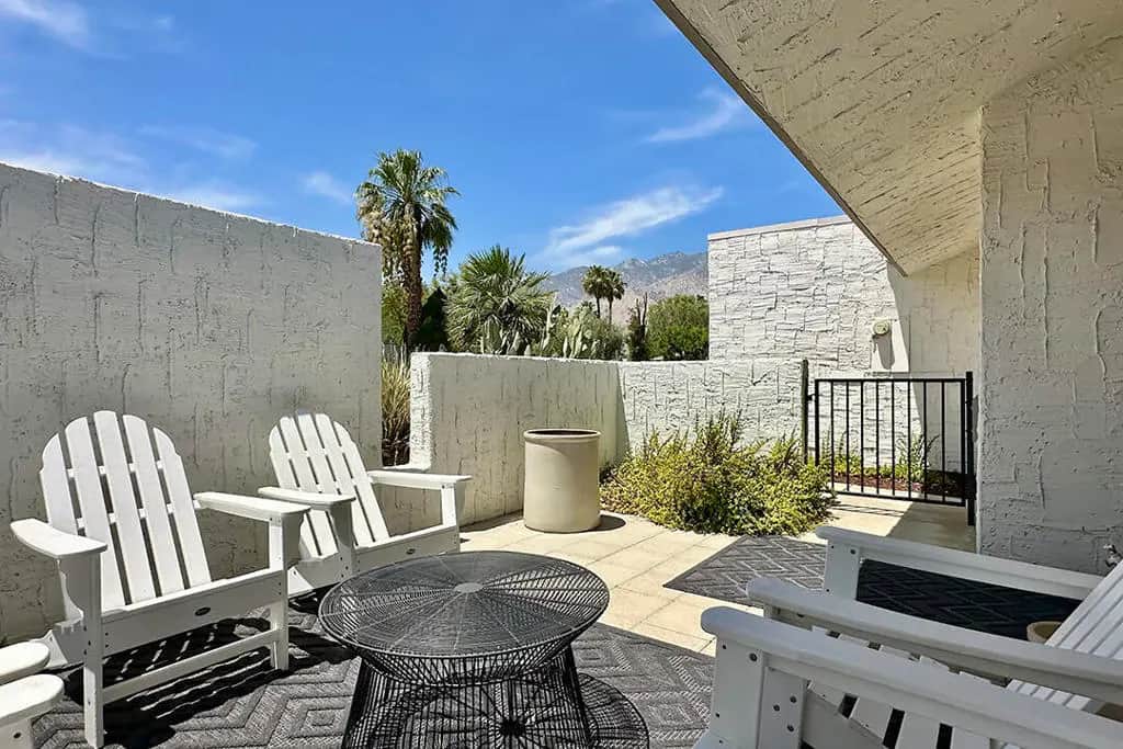 2218 N Sunshine Circle, Palm Springs, CA — listing photo 1