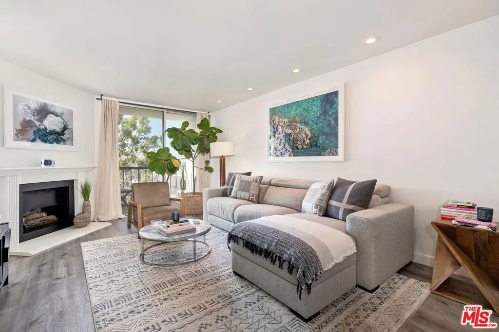 8530 Holloway Drive 422, West Hollywood, CA — listing photo 1