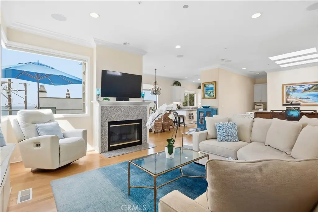 125 El Porto, Manhattan Beach, CA — listing photo 1
