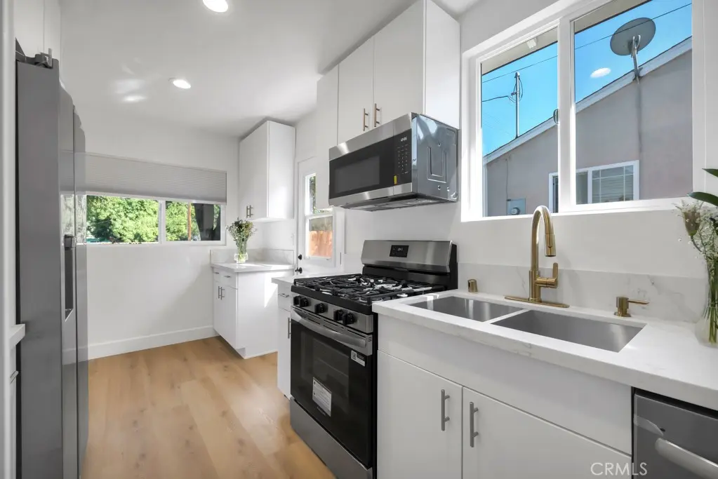 5547 Shoup, Woodland Hills, CA — listing photo 1