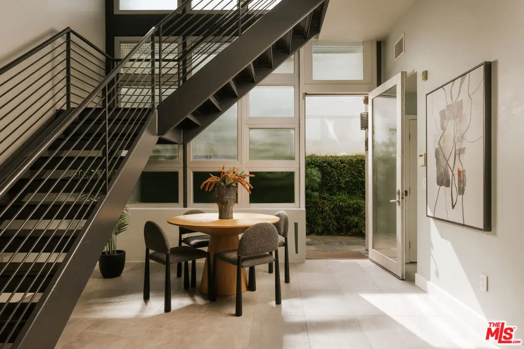 1524 11th Street E, Santa Monica, CA — listing photo 1