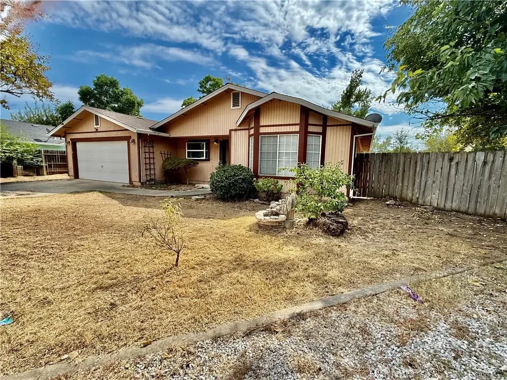 2545 Penelope Street, Redding, CA — listing photo 1
