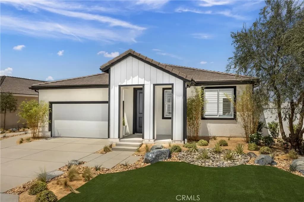 1558 E Holguin Street, Lancaster, CA — listing photo 1