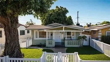 5215 S Van Ness, Los Angeles, CA — listing photo 1