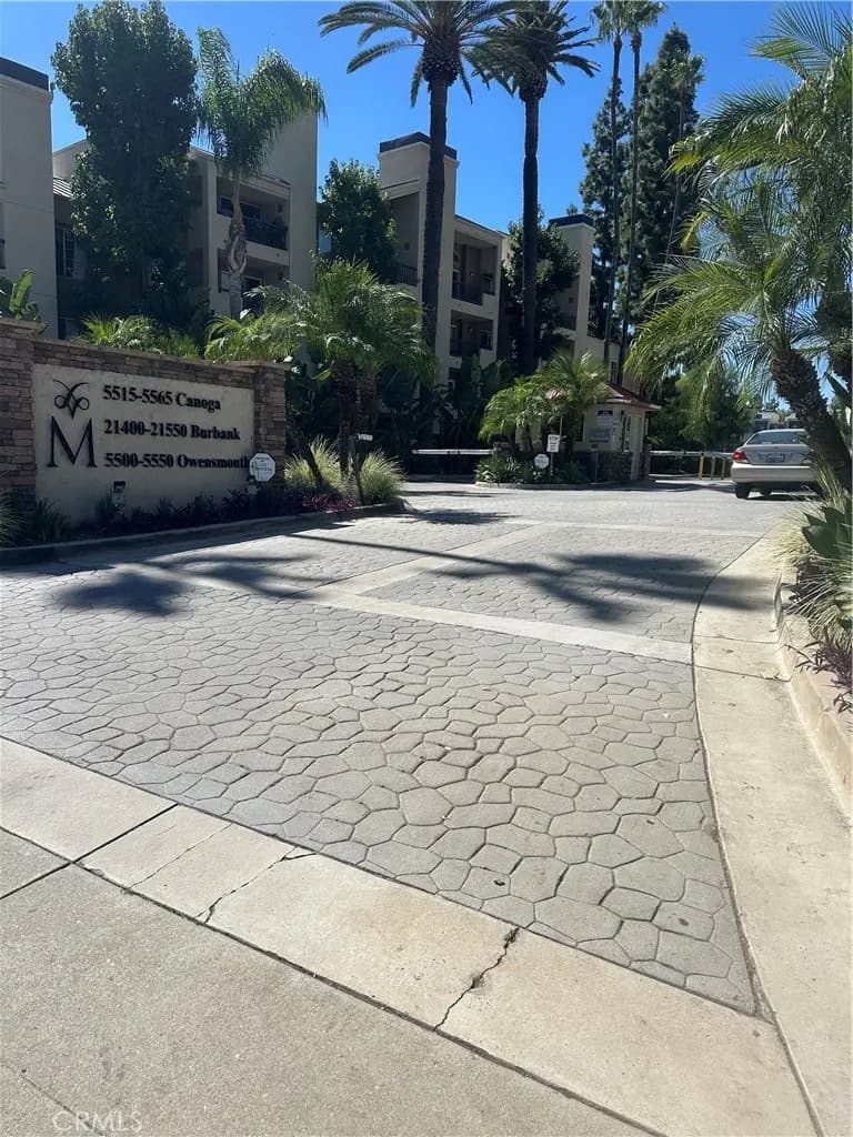 5525 Canoga 212, Woodland Hills, CA — listing photo 1