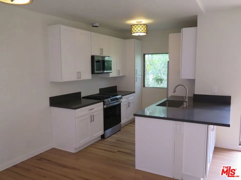 1022 N Croft Avenue 5, Los Angeles, CA — listing photo 1